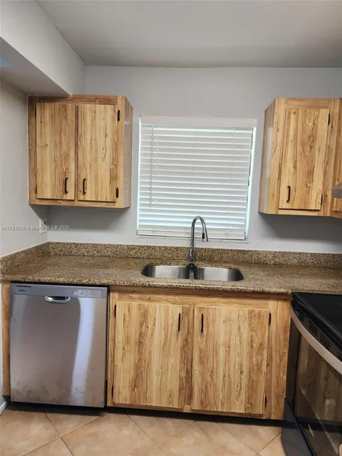 6061 Shakerwood Cir Unit 208, Tamarac, FL MLS: A11781520