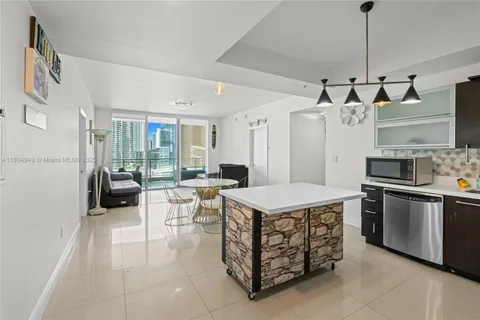 90 SW 3rd St Unit 2215, Miami, FL MLS: A11804049