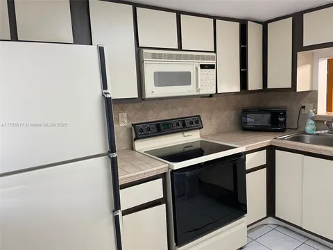 300 NW 107th Ave Unit 106, Miami, FL 33172 - MLS#: A11753517