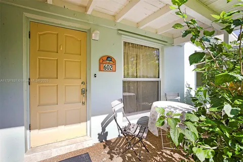 602 S Caloosahatchee Ave, Jupiter, FL 33458 - MLS#: A11797837