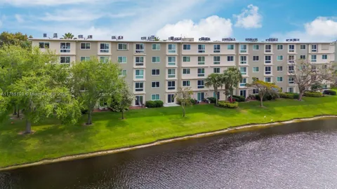 2106 S Cypress Bend Dr Unit 203, Pompano Beach, FL MLS: A11785193