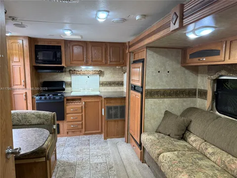 706 W 40th Pl Unit Mobile, Hialeah, FL MLS: A11796391