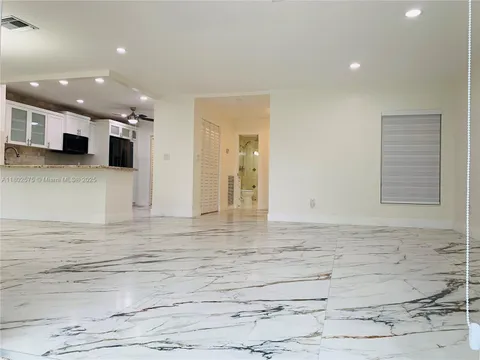 18800 W Lake Dr, Hialeah, FL MLS: A11802575