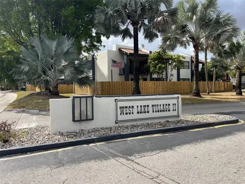 460 W Park Dr Unit 103, Miami, FL MLS: A11793704