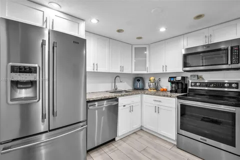 2600 Collins Ave Unit 206, Miami Beach, FL MLS: A11761488