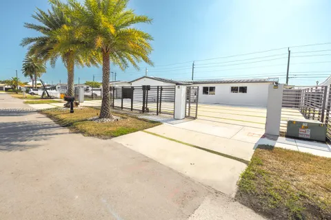 18250 NW 86th Ave, Hialeah, FL MLS: A11802306