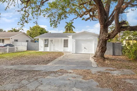 6121 Hayes St, Hollywood, FL MLS: A11761972