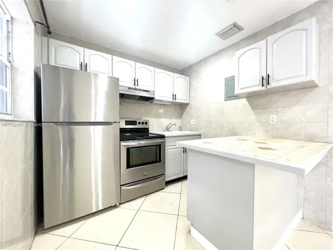 731 SW 14th Ave Unit 3, Fort Lauderdale, FL MLS: A11788867
