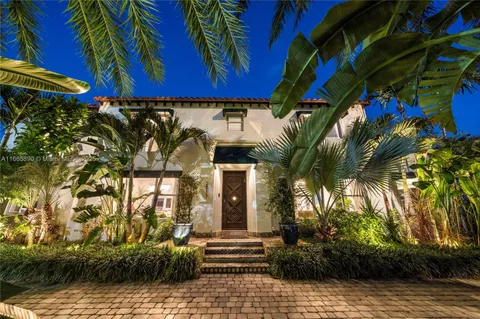 2815 Pine Tree Dr, Miami Beach, FL 33140 - MLS#: A11665390