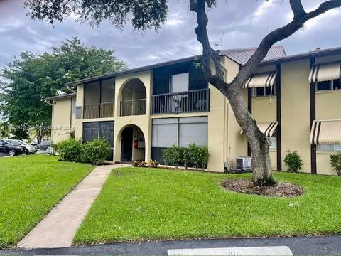 305 Pine Ridge Cir Unit A-2, Green Acres, FL MLS: A11682428
