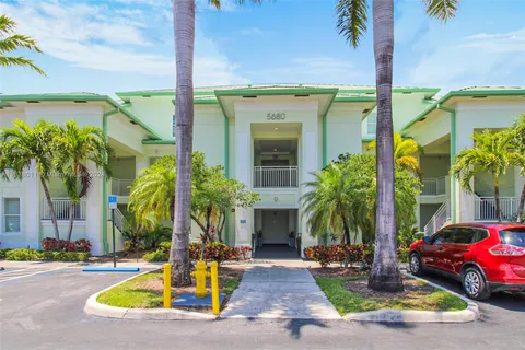 5300 NW 87th Ave Unit 915, Doral, FL MLS: A11638011