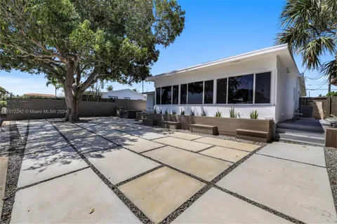 660 SE 4th Ave, Pompano Beach, FL MLS: A11572242