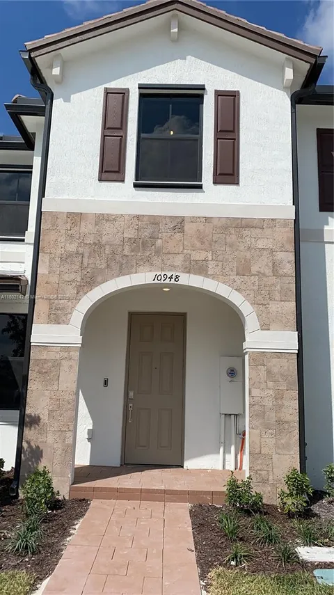 10948 W 32nd Ln, Hialeah, FL MLS: A11802142