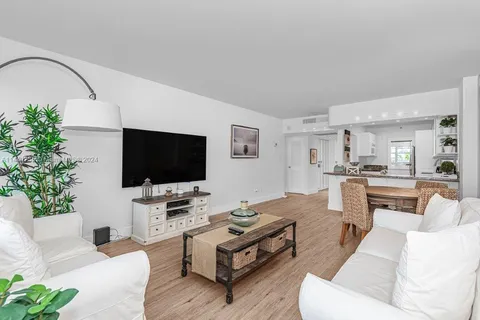 100 Lincoln Rd Unit 410, Miami Beach, FL 33139 - MLS#: A11444735