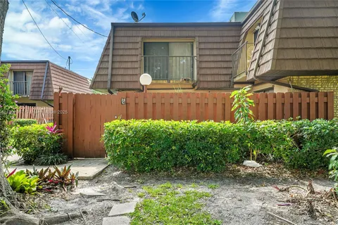 1458 N Lawnwood Cir Unit 24, Fort Pierce, FL MLS: A11801967