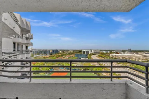Unit LP04, Aventura, FL MLS: A11800066