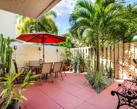 614 Executive Center Dr Unit 102, West Palm Beach, FL MLS: A11764185