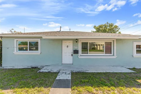 375 58th St N, St Petersburg, FL MLS: A11763968