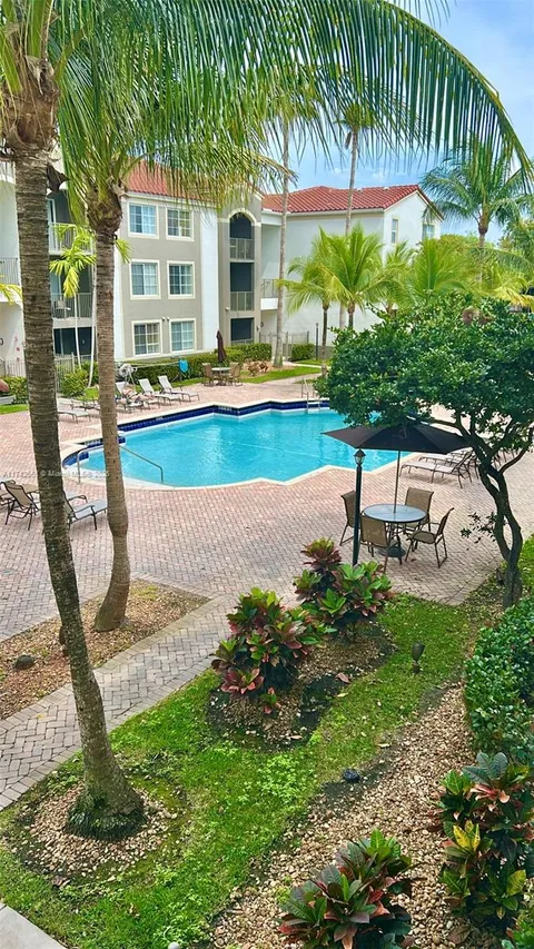 6831 SW 44th St Unit 302, Miami, FL 33155 - MLS#: A11742563