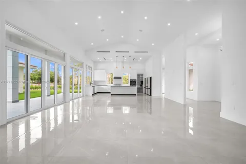 7900 SW 70th St, Miami, FL MLS: A11775620