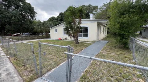 607 N 19th St, Fort Pierce, FL 34950 - MLS#: A11765682