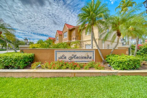 18326 NW 68th Ave Unit H, Hialeah, FL MLS: A11805027