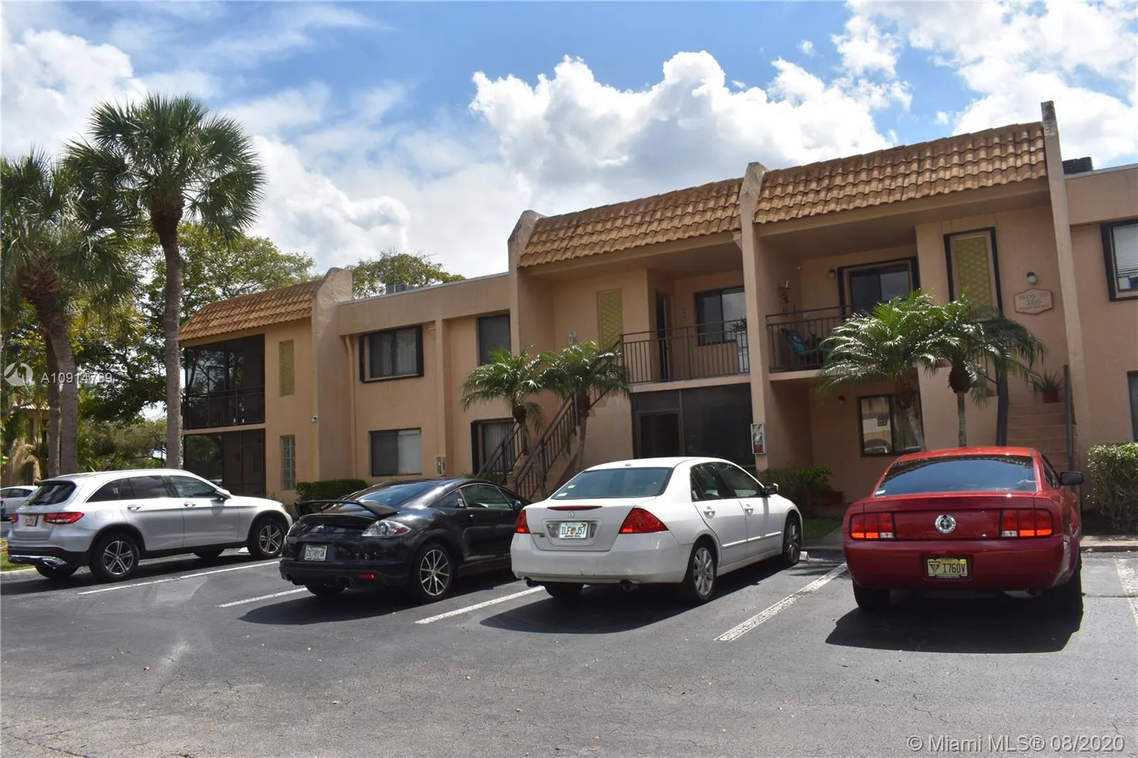 286 Racquet Club Rd Unit 202  