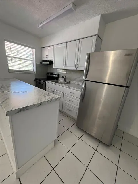 7155 W 14th Ct Unit 19, Hialeah, FL MLS: A11804090