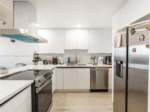 1825 W 44th Pl Unit 1205, Hialeah, FL MLS: A11799187
