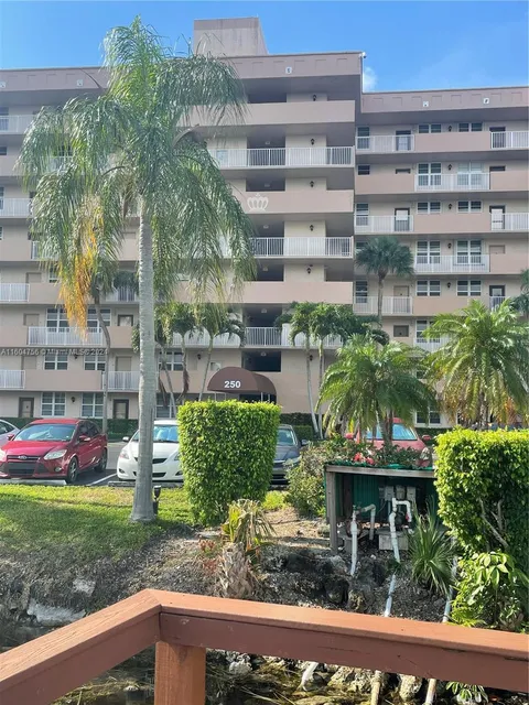250 Jacaranda Dr Unit 206, Plantation, FL MLS: A11604756