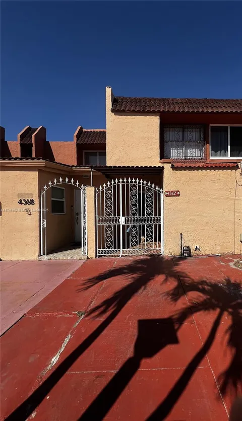 4372 W 11th Ln Unit 30, Hialeah, FL MLS: A11741952