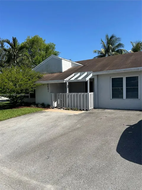 8631 Bridle Path Ct, Davie, FL MLS: A11805227