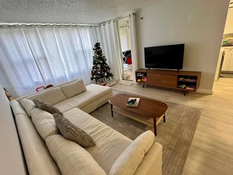 17890 W Dixie Hwy Unit 212, North Miami Beach, FL 33160 - MLS#: A11678379