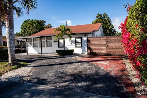 811 NE 4th Pl, Hialeah, FL 33010 - MLS#: A11734886