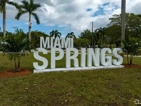 325 Ludlam Dr, Miami Springs, FL MLS: A11782379