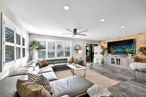 372 Golfview Rd Unit 201, North Palm Beach, FL MLS: A11758032