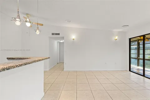 915 NE 199th St Unit 202-15, Miami, FL MLS: A11769630