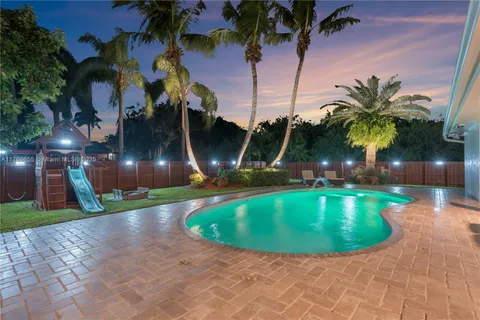 17222 SW 88th Ave, Palmetto Bay, FL MLS: A11769655