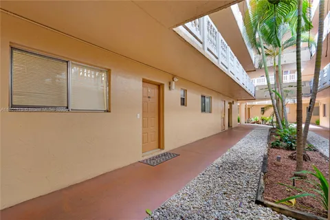 17000 NW 67th Ave Unit 147, Hialeah, FL MLS: A11801875