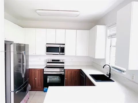 445 NE 21st Ave, Homestead, FL MLS: A11786107