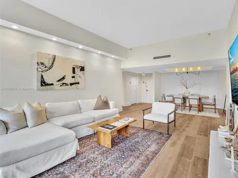 20191 E Country Club Dr Unit 311, Aventura, FL MLS: A11786917