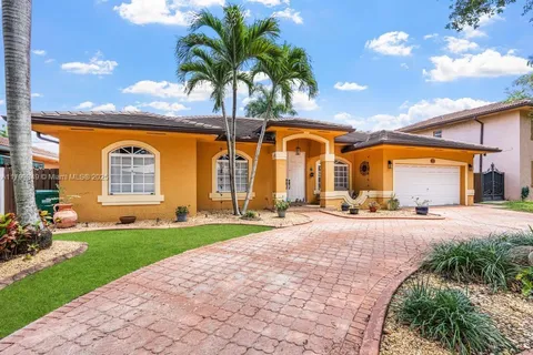 8721 NW 170th Ter, Hialeah, FL MLS: A11799849