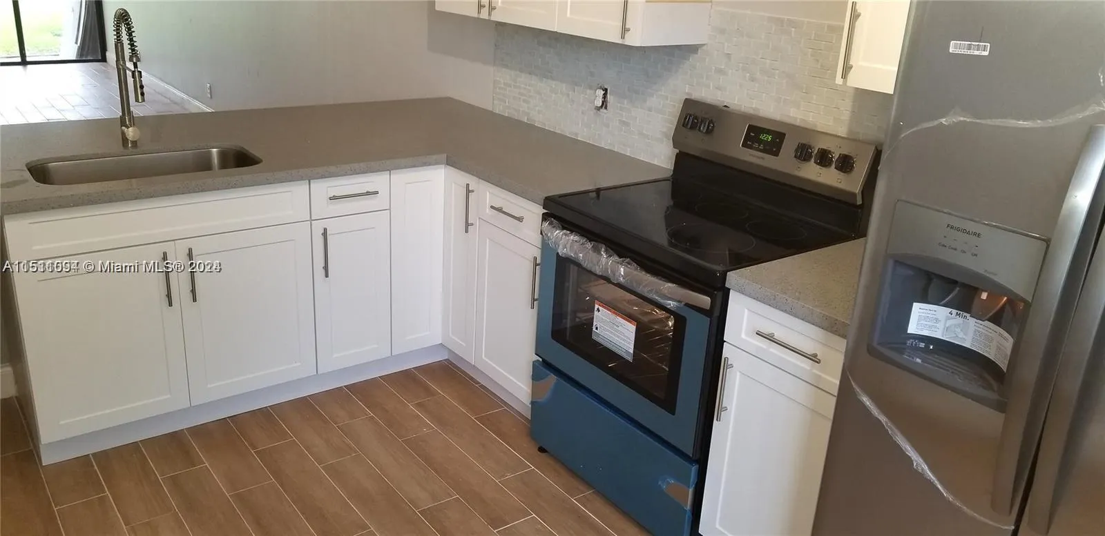 11290 Taft St Unit 11290