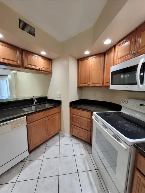 10401 W Broward Blvd Unit 108, Plantation, FL MLS: A11643773