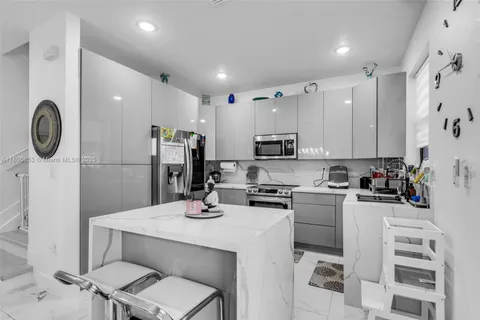 3327 W 106th Ter, Hialeah, FL MLS: A11806853