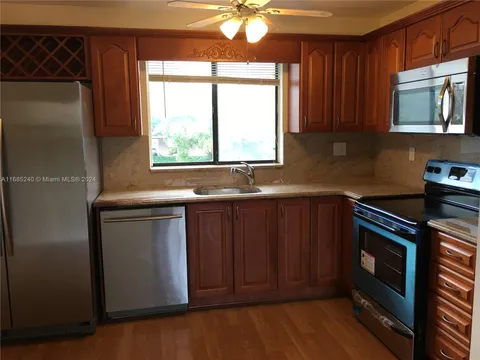 2710 W 60th Pl Unit 203, Hialeah, FL MLS: A11685240