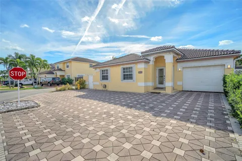 8300 NW 201st St, Hialeah, FL MLS: A11785250