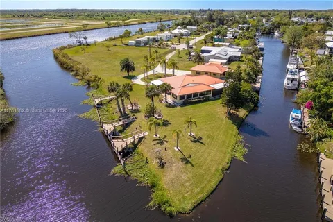 1107 E Anchor Lane, Moore Haven, FL MLS: A11764882