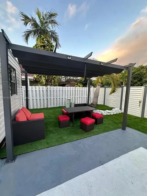 8225 NW 192nd Ter, Hialeah, FL MLS: A11611870