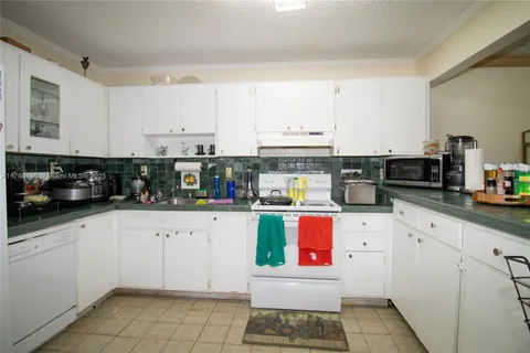 4670 W 13th Ln Unit 207, Hialeah, FL MLS: A11786138